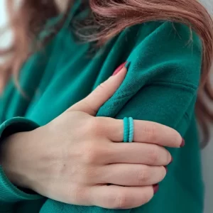 A silicone ring with a perfect fit for every women hand, combining comfort and style in its design.